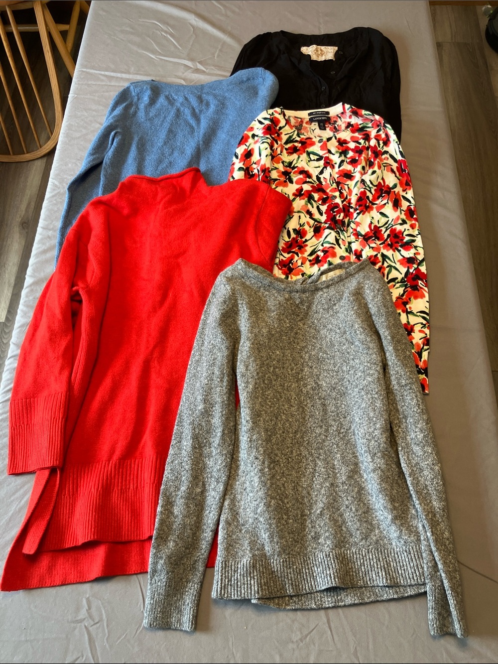 Women’s Sweater Bundle - 5 Sweaters XS